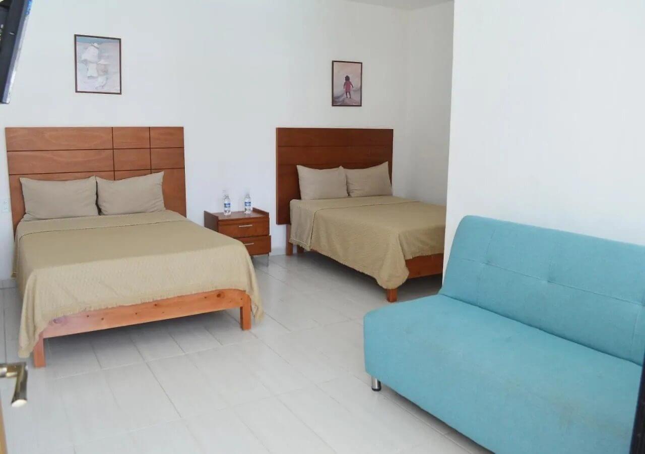 Habitación con sofá
