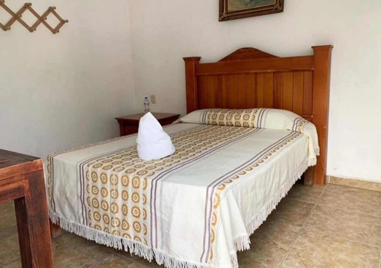 Habitación doble con mural floral